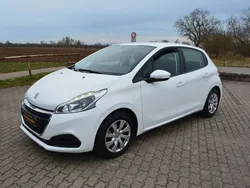 Weiß Gebraucht 2016 Peugeot 208 Active Kleinwagen | 7.690 € (Fairer Preis)