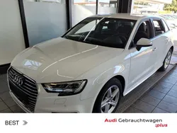 Weiß Gebraucht 2020 Audi A3 Sportback e-tron Design Limousine | 19.488 € (Guter Preis)