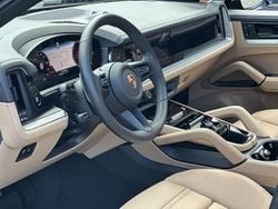 Schwarz Gebraucht 2023 Porsche Cayenne Turbo SUV | 97.790 €