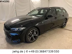 Black sapphire metallic Gebraucht 2024 BMW 330 M Sport Kombi | 38.950 € (Superpreis)