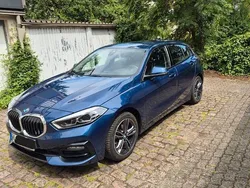 Blau Gebraucht 2021 BMW 118 Sport Line Kleinwagen | 18.900 € (Guter Preis)