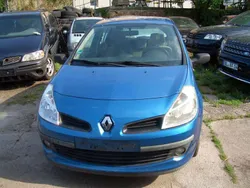 Blau Gebraucht 2005 Renault Clio II Dynamique Limousine | 690 € (Guter Preis)