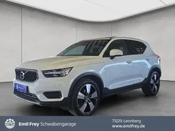 Weiß Gebraucht 2022 Volvo XC40 Momentum SUV | 27.970 € (Guter Preis)