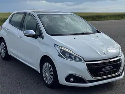 Weiß Gebraucht 2017 Peugeot 208 Allure Kleinwagen | 8.990 € (Etwas zu teuer)