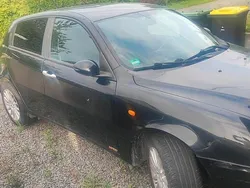 Schwarz Gebraucht 2003 Alfa Romeo 147 Kleinwagen | 350 €