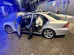 Silber Gebraucht 2004 Mercedes C240 AMG Limousine | 7.000 €