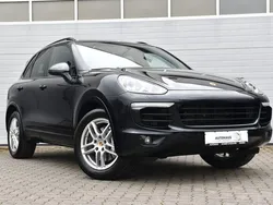 Tiefschwarzmetallic Gebraucht 2016 Porsche Cayenne S Chrono SUV | 28.899 €