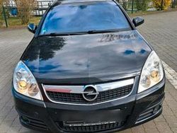 Schwarz Gebraucht 2006 Opel Vectra Kombi | 1.500 €