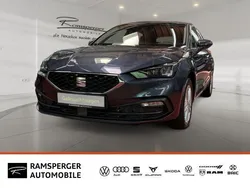 Grau (magnetic grau metallic) Gebraucht 2024 Seat Leon Style Kleinwagen | 26.460 € (Superpreis)