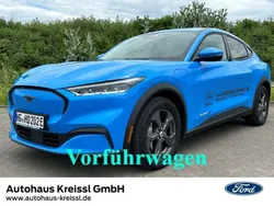 Grabber blue metallic Gebraucht 2023 Ford Mustang Mach-E Basis SUV | 57.580 €