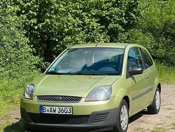 Gelb Gebraucht 2006 Ford Fiesta Kleinwagen | 2.000 € (Fairer Preis)
