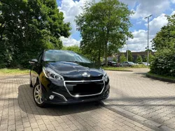Schwarz Gebraucht 2019 Peugeot 208 Style Kleinwagen | 8.500 € (Fairer Preis)