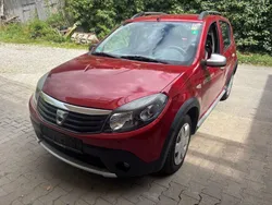 Rot Gebraucht 2012 Dacia Sandero Stepway Kleinwagen | 2.650 € (Guter Preis)