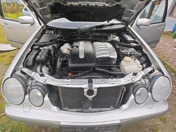 Silber Gebraucht 2001 Mercedes E270 Limousine | 3.000 € (Superpreis)