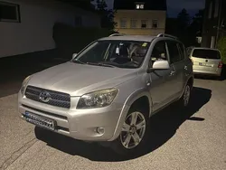 Grau Gebraucht 2007 Toyota RAV4 Executive SUV | 5.500 € (Fairer Preis)