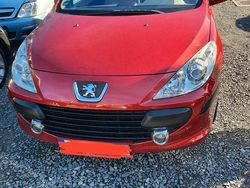 Rot Gebraucht 2005 Peugeot 307 Limousine | 1.150 €