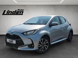 Silber Gebraucht 2022 Toyota Yaris Hybrid Team Limousine | 17.970 € (Fairer Preis)