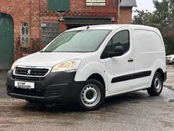 Weiß Gebraucht 2016 Peugeot Partner Comfort Van / Kleinbus | 5.799 € (Fairer Preis)