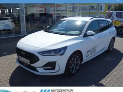 Weiß Gebraucht 2023 Ford Focus ST-Line Kombi | 23.471 € (Etwas zu teuer)