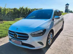 Weiß Gebraucht 2020 Mercedes B180 Van / Kleinbus | 22.900 € (Fairer Preis)