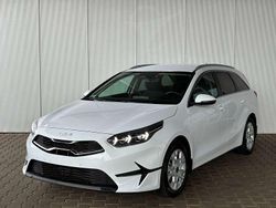 Deluxe white Gebraucht 2025 Kia Ceed Sportswagon Comfort Kombi | 22.250 € (Superpreis)