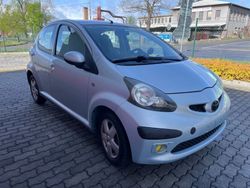 Blau Gebraucht 2005 Toyota Aygo Kleinwagen | 950 € (Fairer Preis)