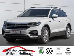 Pure white Gebraucht 2019 VW Touareg Basis SUV | 35.355 € (Guter Preis)
