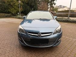 Blau Gebraucht 2015 Opel Astra Limousine | 6.490 € (Guter Preis)