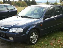 Blau Gebraucht 2000 Mazda 323F Exclusive Kleinwagen | 999 €