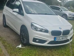 Weiß Gebraucht 2016 BMW 218 Active Tourer Van / Kleinbus | 12.500 € (Fairer Preis)