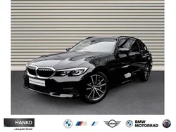 Saphirschwarz metallic Gebraucht 2022 BMW 330e Efficient Dynamics Kombi | 31.900 € (Fairer Preis)