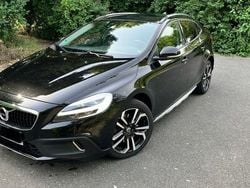 Schwarz Gebraucht 2017 Volvo V40 CC Momentum Kombi | 12.300 € (Guter Preis)