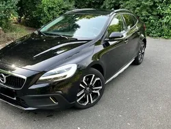 Schwarz Gebraucht 2017 Volvo V40 CC Momentum Kombi | 12.300 € (Fairer Preis)