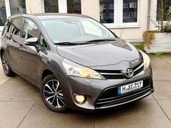Grau Gebraucht 2017 Toyota Verso Edition-S Van / Kleinbus | 12.500 € (Guter Preis)