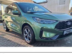 Bursting green metallic Gebraucht 2024 Ford Kuga ST-Line SUV | 34.880 € (Guter Preis)