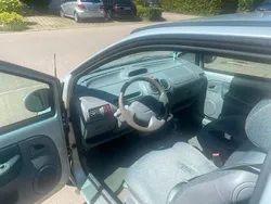Grau Gebraucht 2003 Renault Twingo Kleinwagen | 480 €