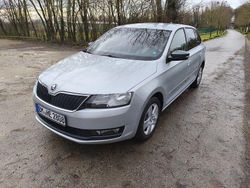 Silber Gebraucht 2018 Skoda Rapid Ambition Limousine | 10.400 € (Fairer Preis)
