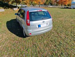 Silber Gebraucht 2008 Ford Fiesta Ambiente Limousine | 1.200 € (Guter Preis)