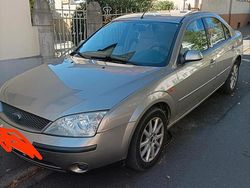 Gold Gebraucht 2002 Ford Mondeo Limousine | 2.100 € (Teuer)