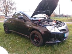 Schwarz Gebraucht 2006 Opel Tigra Cabrio | 2.149 € (Fairer Preis)