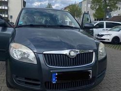 Grau Gebraucht 2009 Skoda Fabia Kleinwagen | 3.000 € (Fairer Preis)