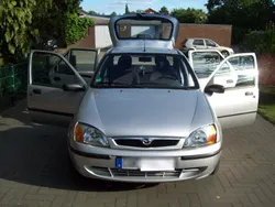 Silber Gebraucht 2002 Mazda 121 Kleinwagen | 1.990 €