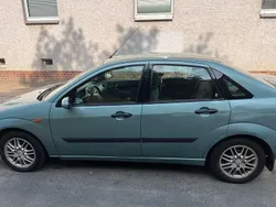 Blau Gebraucht 1999 Ford Focus Limousine | 1.400 € (Fairer Preis)