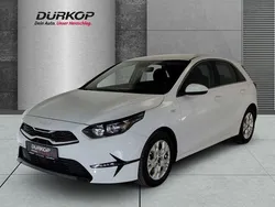 Weiß Gebraucht 2024 Kia Ceed Vision Limousine | 20.550 € (Superpreis)