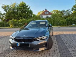 Grau Gebraucht 2020 BMW 318 Kombi | 18.900 € (Guter Preis)