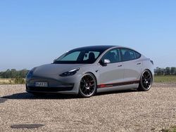 Grau Gebraucht 2022 Tesla Model 3 Limousine | 39.999 € (Teuer)