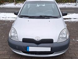Silber Gebraucht 2000 Toyota Yaris Limousine | 1.295 € (Teuer)