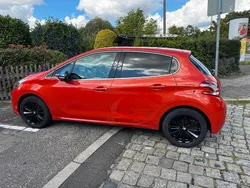 Rot Gebraucht 2015 Peugeot 208 Allure Kleinwagen | 6.800 € (Fairer Preis)