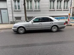 Silber Gebraucht 1997 Mercedes E200 Avantgarde Limousine | 1.500 € (Guter Preis)