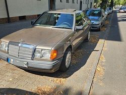 Beige Gebraucht 1986 Mercedes 230 Limousine | 4.950 €